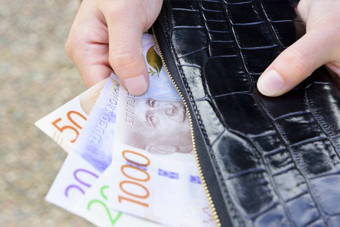 Pensionärsskatten måste avskaffas