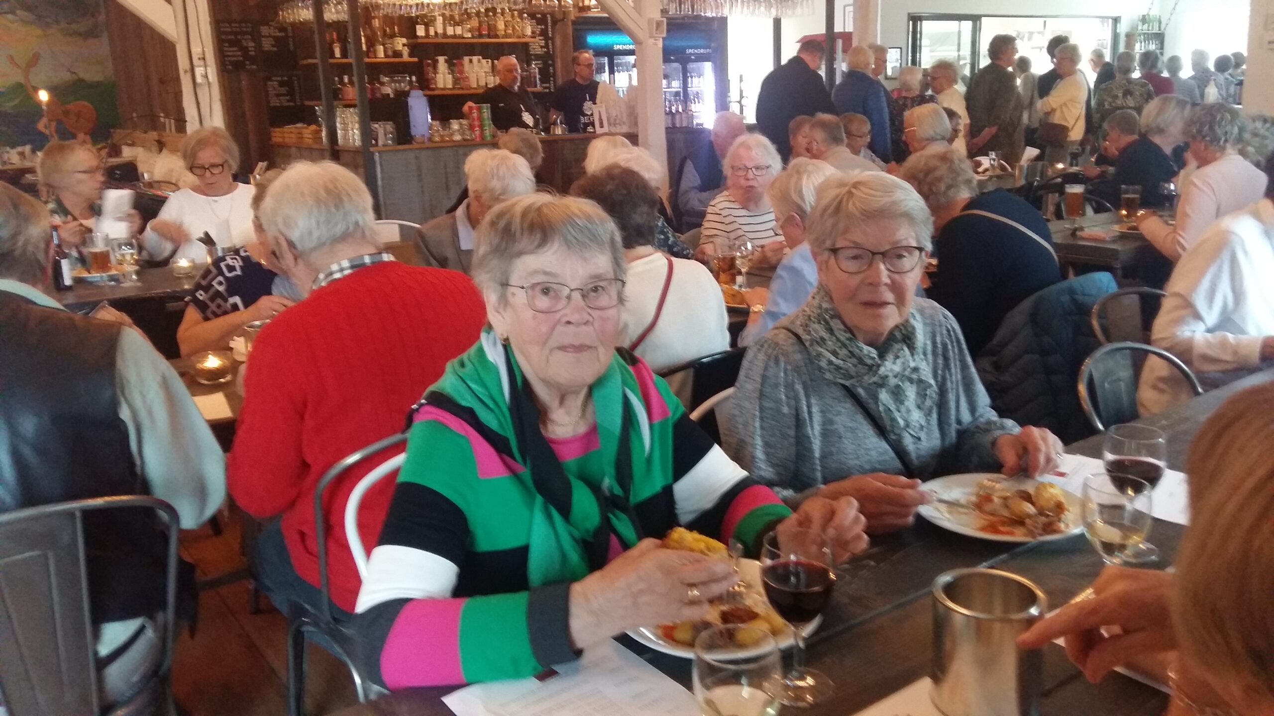 pub-många