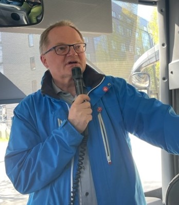 Mikael Berglund guidar