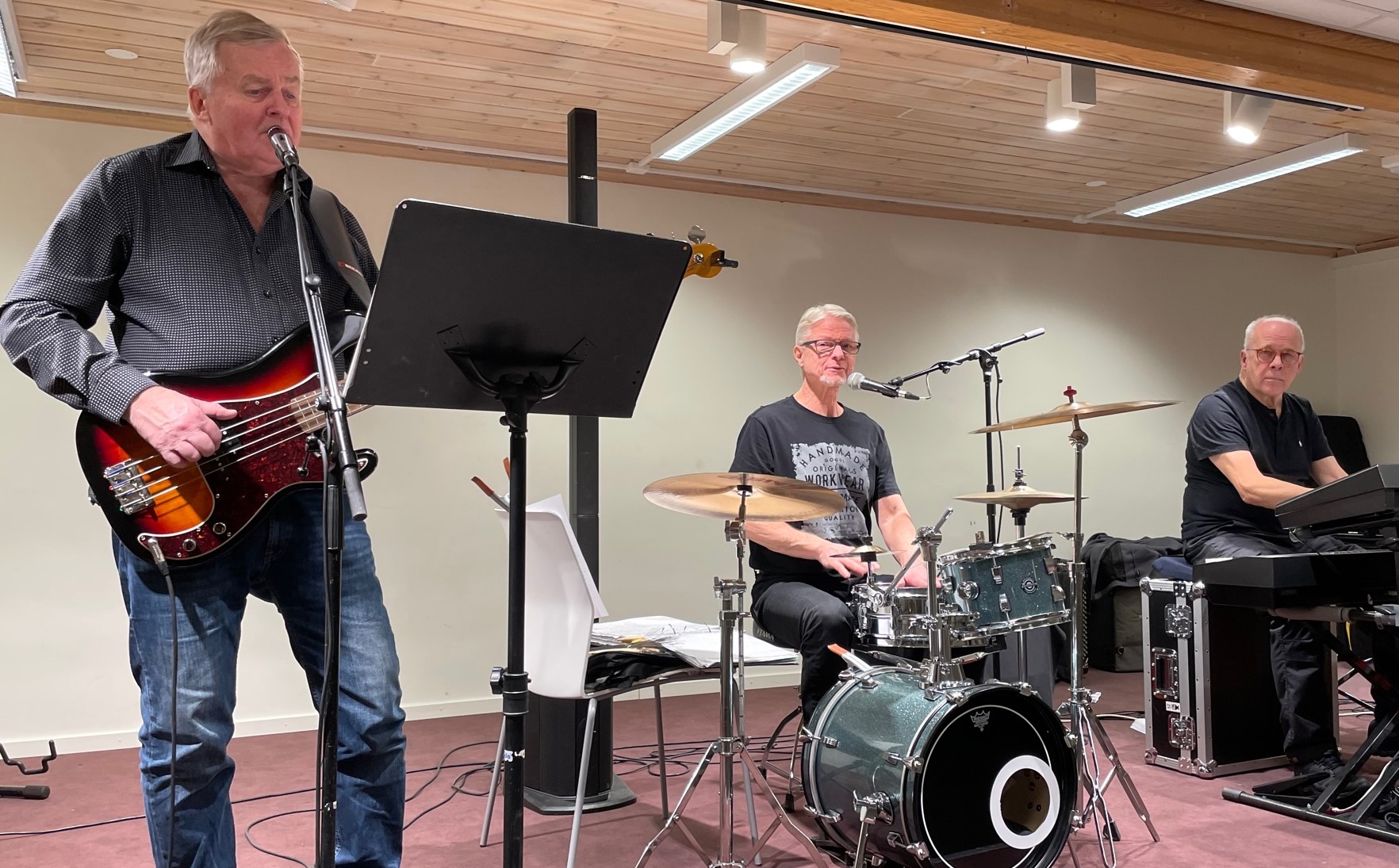 Rolf Källqvist trio spelar